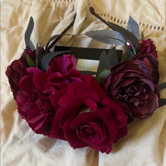 Lola White Red Roses Floral Headband NWT One Size Fits All Handmade - Picture 1 of 7